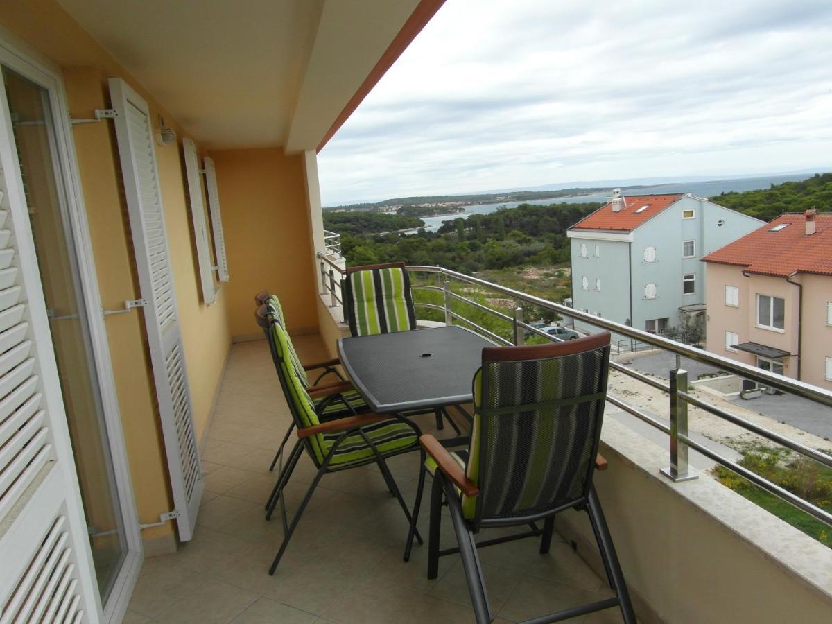Bentley - Sea-View - 2 Bedroom Apartment Premantura Exterior foto